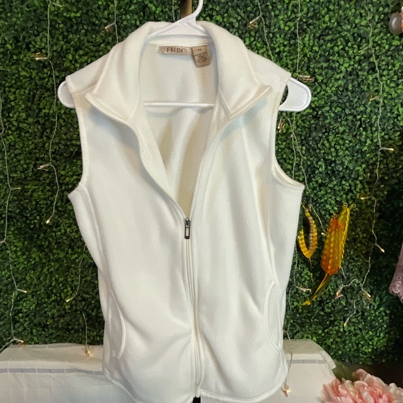 WHITE FLEECE VEST - Picture 1 of 4